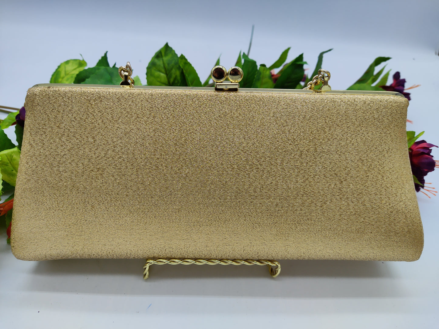 *Golden Clutch Kiss Closure Formal Purse with chain strap