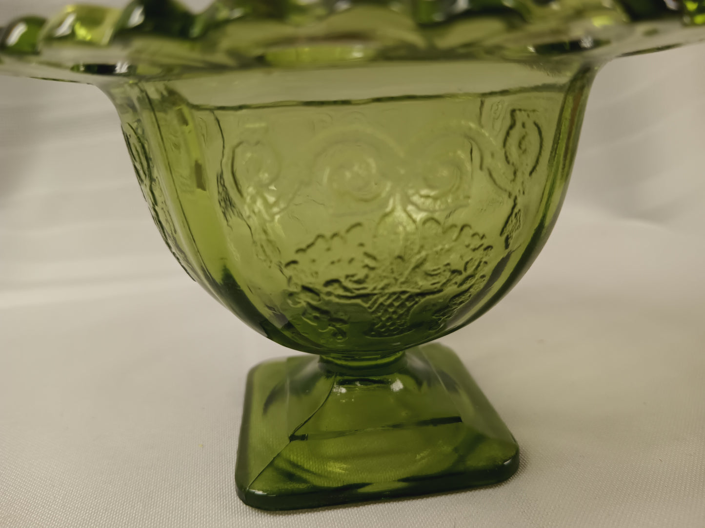 Vintage Indiana Glass Avocado Green Loraine Pattern Capote Dish